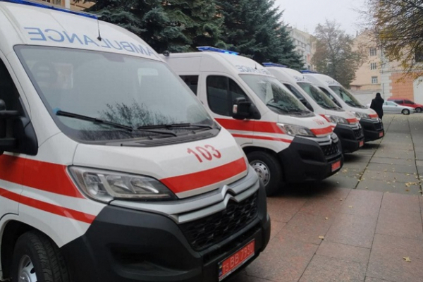 У Чернівцях Центр екстреної медичної допомоги та медицини катастроф придбав 14 карет «швидкої»