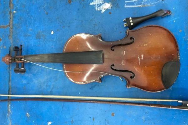 Буковинські митники вилучили у іноземця скрипку Stradivarius, якій понад 300 років