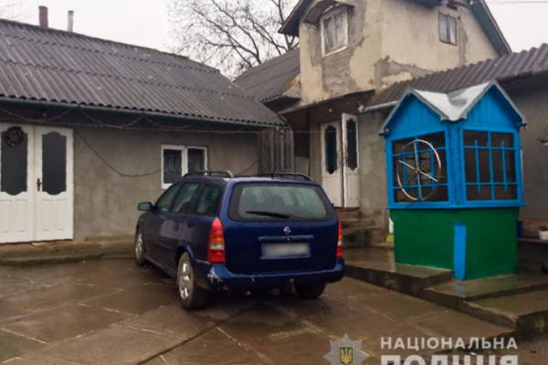 Новорічна суперечка на Буковині: група чоловіків жорстоко побили подружжя