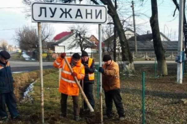 Замінили дорожні знаки у межах Мамаївської  та Неполоковецької територіальних громад