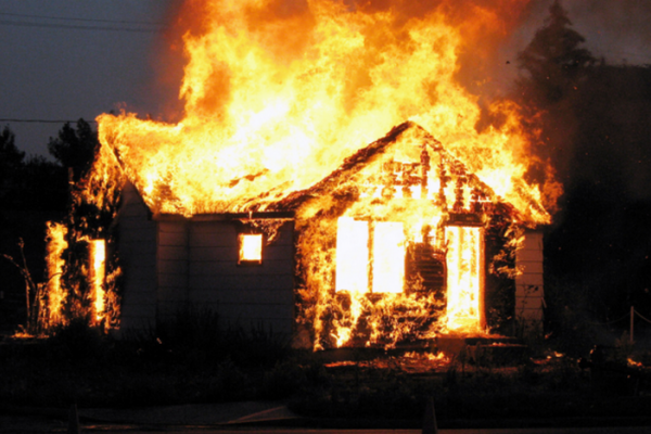 Буковинець отримав опіки під час пожежі в будинку