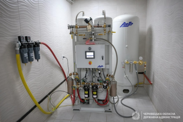 У Кіцманській лікарні інтенсивного лікування запрацювала автономна киснева станція (ФОТО)