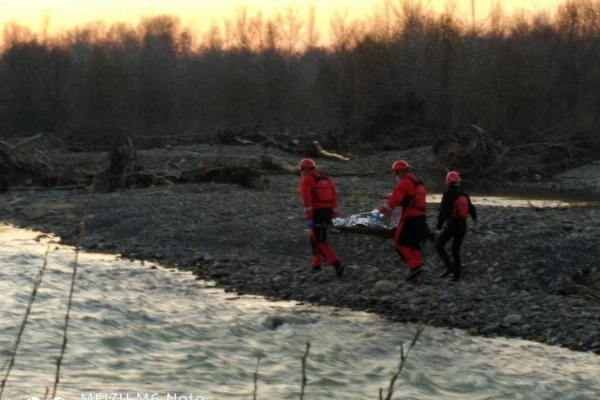 Рятувальники на Вижниччині витягли з Черемошу тіло 57-річної потопельниці