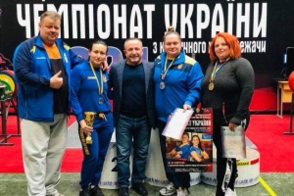 На Чемпіонаті України з пауерліфтингу буковинські спортсменки посіли друге місце