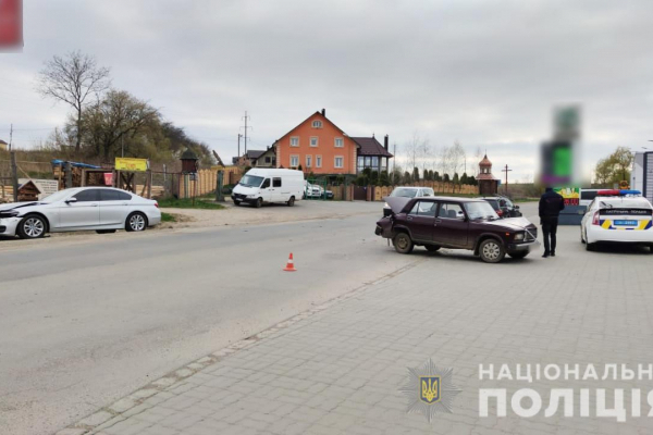 У потрійній аварії на околиці Чернівців постраждало двоє маленьких дітей (ФОТО, ВІДЕО)