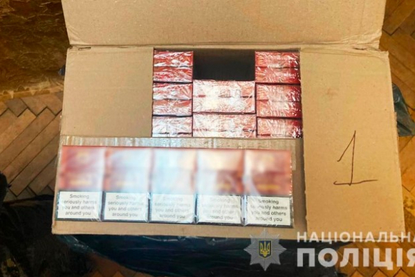 4 тисячі пачок контрафактних цигарок вилучили поліцейські у жителя Буковини