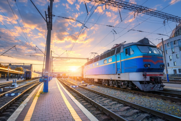 Укрзалізниця пустила додаткові потяги до Києва з Чернівців у святкові дні