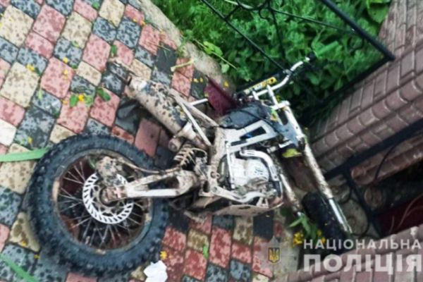 На Буковині 17-річний хлопець робився на смерть на мотоциклі
