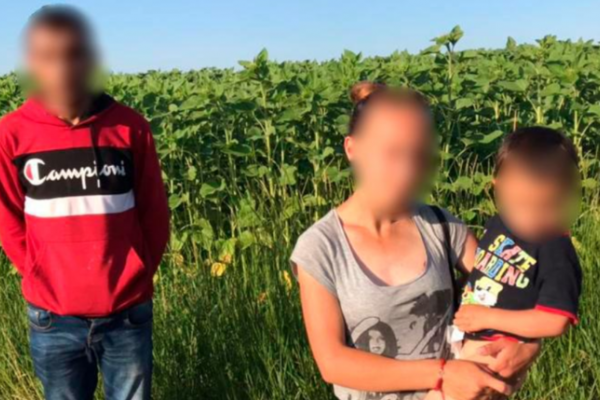 Іноземець намагався нелегально переправити через кордон чернівчанку та її 2-річного сина