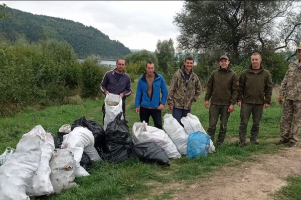 Вісім тонн сміття зібрали на Буковині під час екологічної акції
