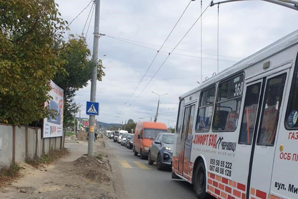 Тролейбуси трьох маршрутів у Чернівцях застрягли у 