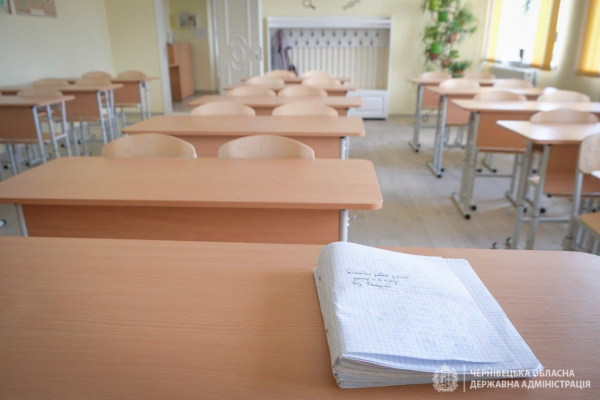 Школи Буковини відновили навчання. На заняття записались понад 1700 учнів-переселенців