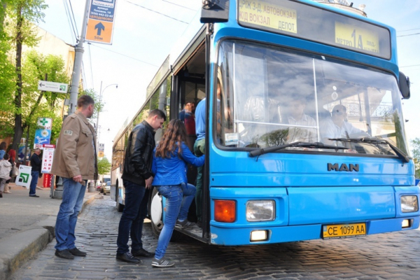 Автобус № 1А у Чернівцях від грудня курсуватиме через вулицю Воробкевича