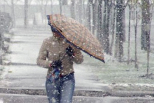Погіршення погоди – на Буковині прогнозують шквальний вітер, ожеледицю і сніг