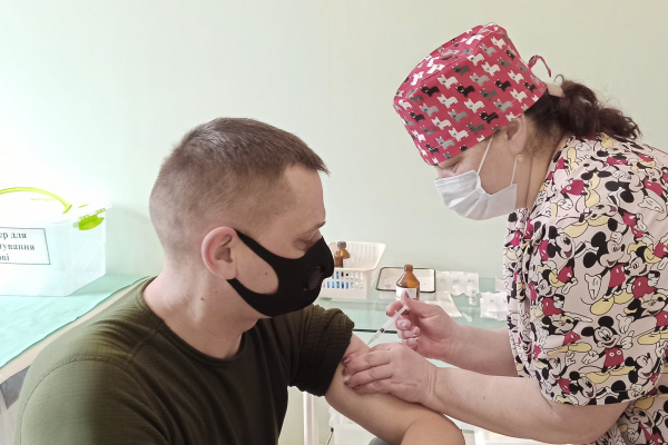 Бустерною дозою від ковіду на Буковині вакцинувалося понад 12 тисяч людей