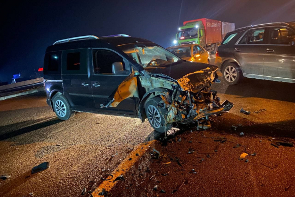 Дуже поспішав: у жахливій аварії на Буковині загинув молодий водій (ФОТО)