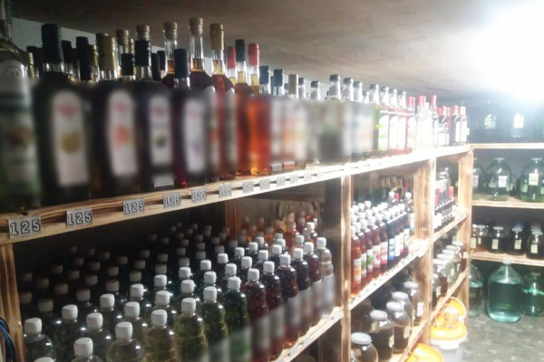 На Буковині ліквідовано виробництво та збут контрафактного алкоголю на мільйон (ФОТО, ВІДЕО)