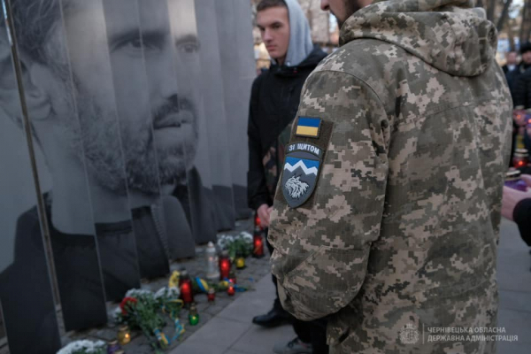 У сквері на вулиці Небесної Сотні вшанували Героїв Аксенина і Щербанюка (ФОТО)