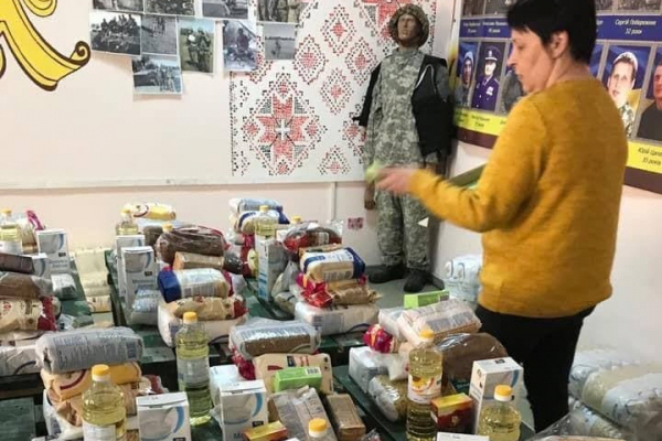 Десятки тонн гуманітарної допомоги роз'їхалися з Чернівців: від Бучі до Харкова і Миколаєва