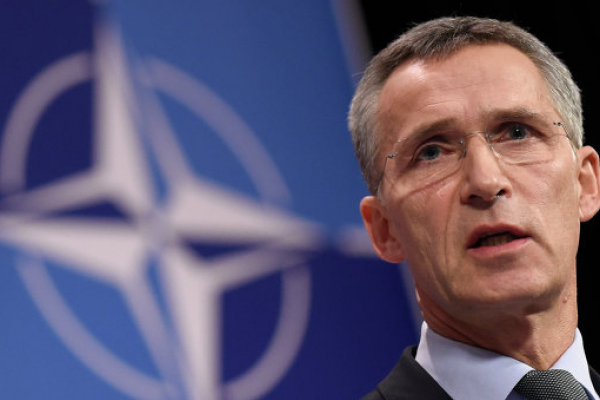 Столтенберг: НАТО не відправлятиме в Україну миротворців, але допоможе із захистом від біологічної зброї