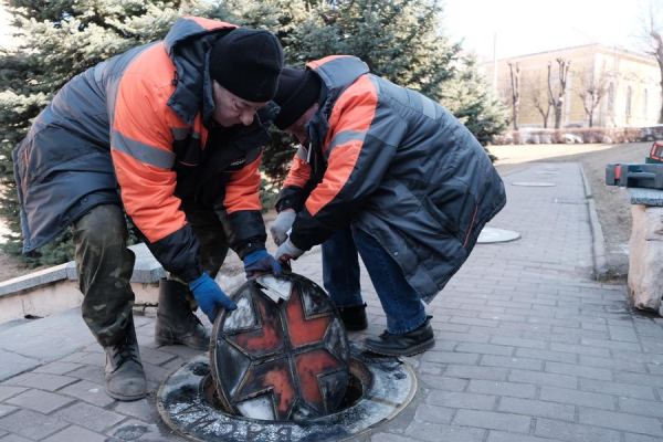 На площі Чернівців після виступу за Путіна демонтували зірку буковинця Василя Герелло (ФОТО)