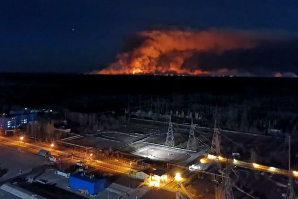Біля Чорнобильської АЕС горить ліс, там погіршуються показники