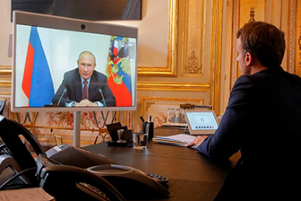 У Макрона після розмови з Путіним заявили, що евакуація з Маріуполя неможлива