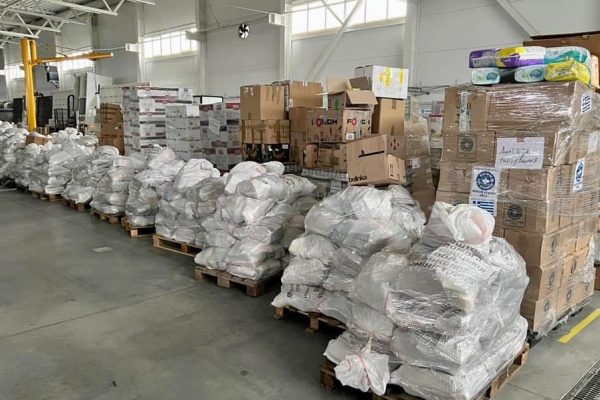 Переселенці у Сокирянській громаді отримали 9 тонн продуктових наборів