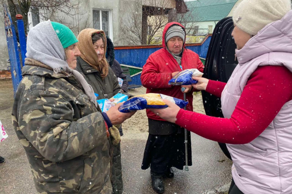 Продуктовий вантаж з Буковини врятував від голоду багатьох жителів Бучанського району (ФОТО)