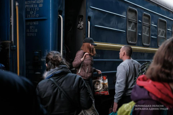 У Чернівецькій області працює єдина «гаряча лінія» допомоги переселенцям