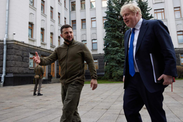 Борис Джонсон несподівано з'явився у Києві і привіз новий пакет військової та фінансової допомоги