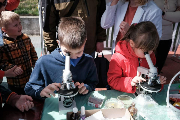 У Чернівцях пройшов науковий пікнік для дітей-переселенців