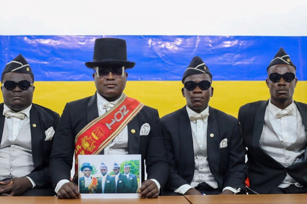 Африканські “танцюючі трунарі” з інтернет-мему перерахували кошти  на потреби ЗСУ (ВІДЕО)