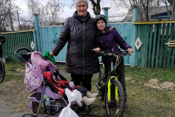 Допомогу з Буковини доправили до села Іванкова, яке місяць було в окупації (ФОТО)
