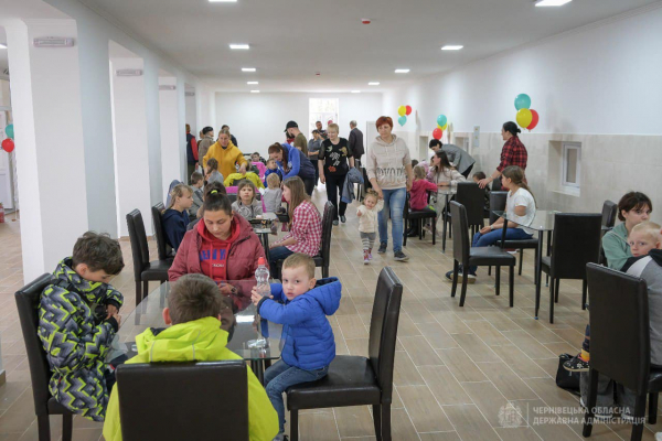 Півсотні дітей втекли з Харкова від війни і знайшли прихисток на Буковині