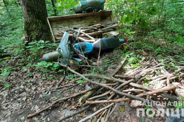 На Буковині чоловік на мотоциклі поїхав до лісу по дрова і загинув (ФОТО)