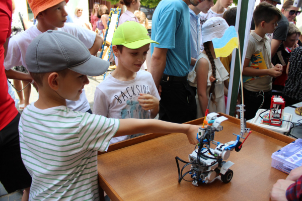 Змагання з робототехніки та автоперегонів відбулись у Чернівцях під час 