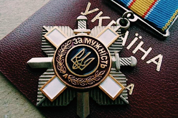Володимир Зеленський нагородив двох військових із Сокирянщини орденами «За мужність»