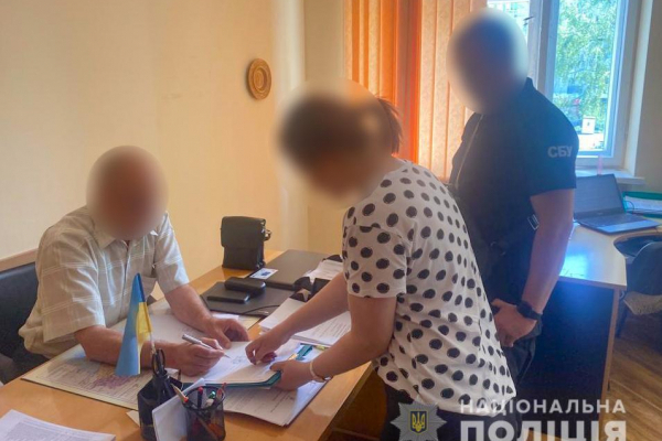 Чернівецька міськрада і поліція про скандал із привласненням посадовцем і спільницею 665 тисяч гривень