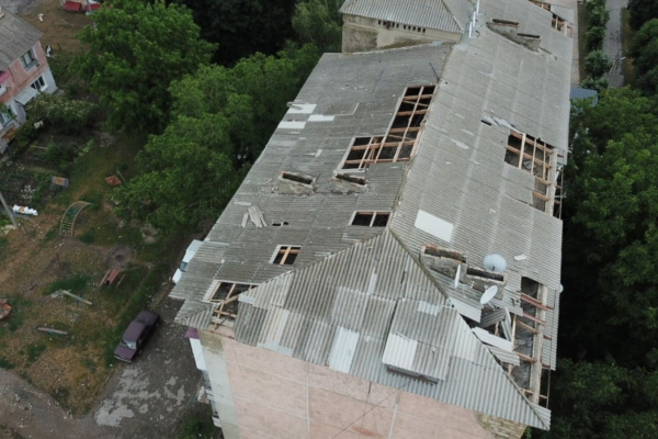 Пошкоджені будинки і знищений урожай - наслідки буревію на Сокирянщині (ФОТО)