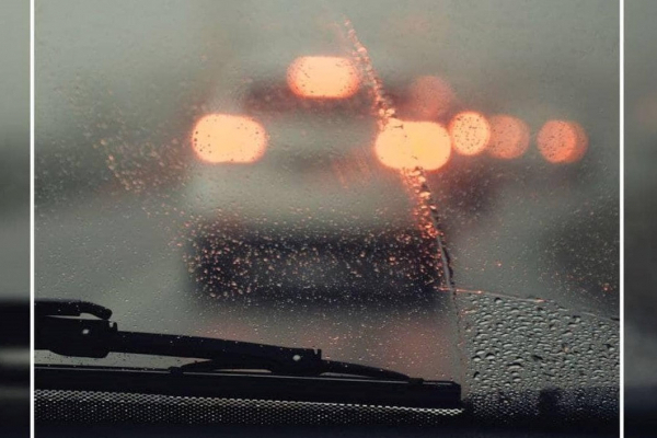 Буковинським водіям нагадують про правила безпечного керування під час дощу