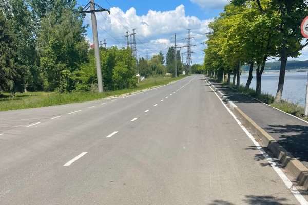 У сусідній з області збудували першу в Україні дорогу із золи: як вона виглядає сьогодні