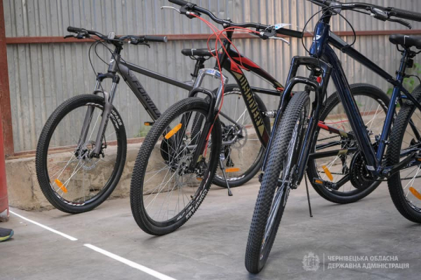 Релоковане підприємство передало на потреби Хотинської громади 36 велосипедів з Голландії (ФОТО)
