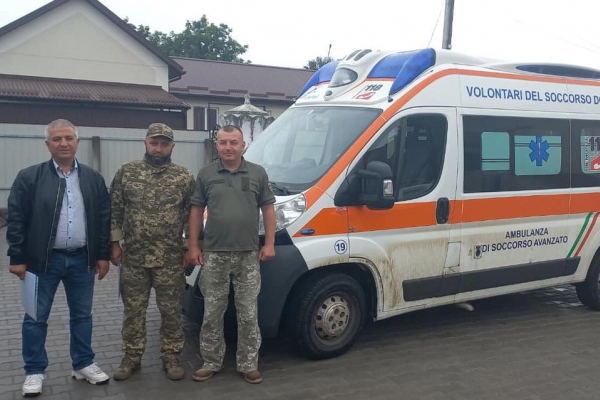 Благодійники із Герцаївської громади придбали карету швидкої допомоги для ЗСУ (ФОТО)