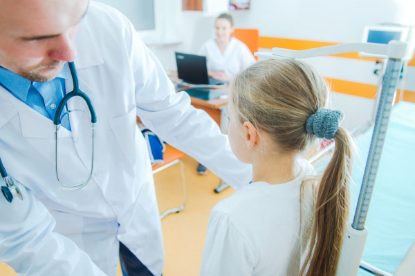 У Чернівцях триває медичний огляд майбутніх першокласників