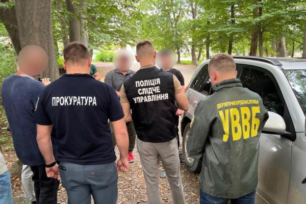 Злочинець з Луганщини пропонував буковинському прикордоннику понад 70 тисяч за незаконний перетин кордону 