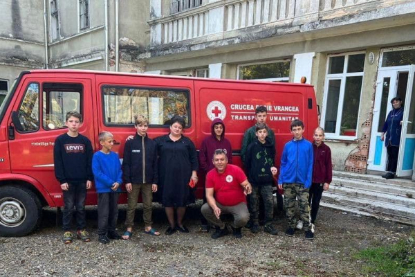 У Карапчівську школу-інтернат доставили дві тонни гуманітарної допомоги з Румунії