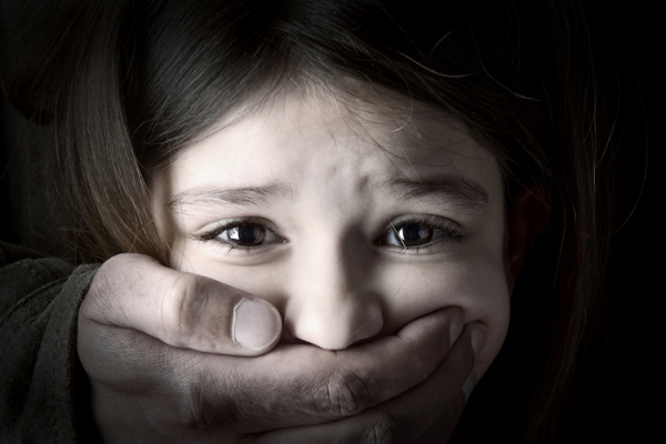 Шість років переховувався за кордоном: буковинця судитимуть за зґвалування 10-річної дівчинки
