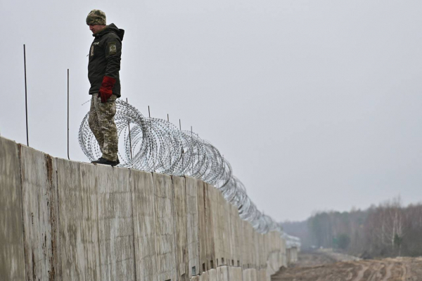 Україна будує стіну на кордоні з білоруссю (ФОТО)