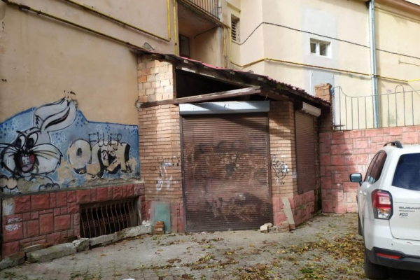 У Чернівцях розшукують власників прибудови на вулиці Кобилянської (ФОТО)